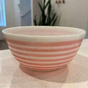 VINTAGE PYREX PINK RAINBOW STRIPES
60s MIXING BOWL 9” diameter
